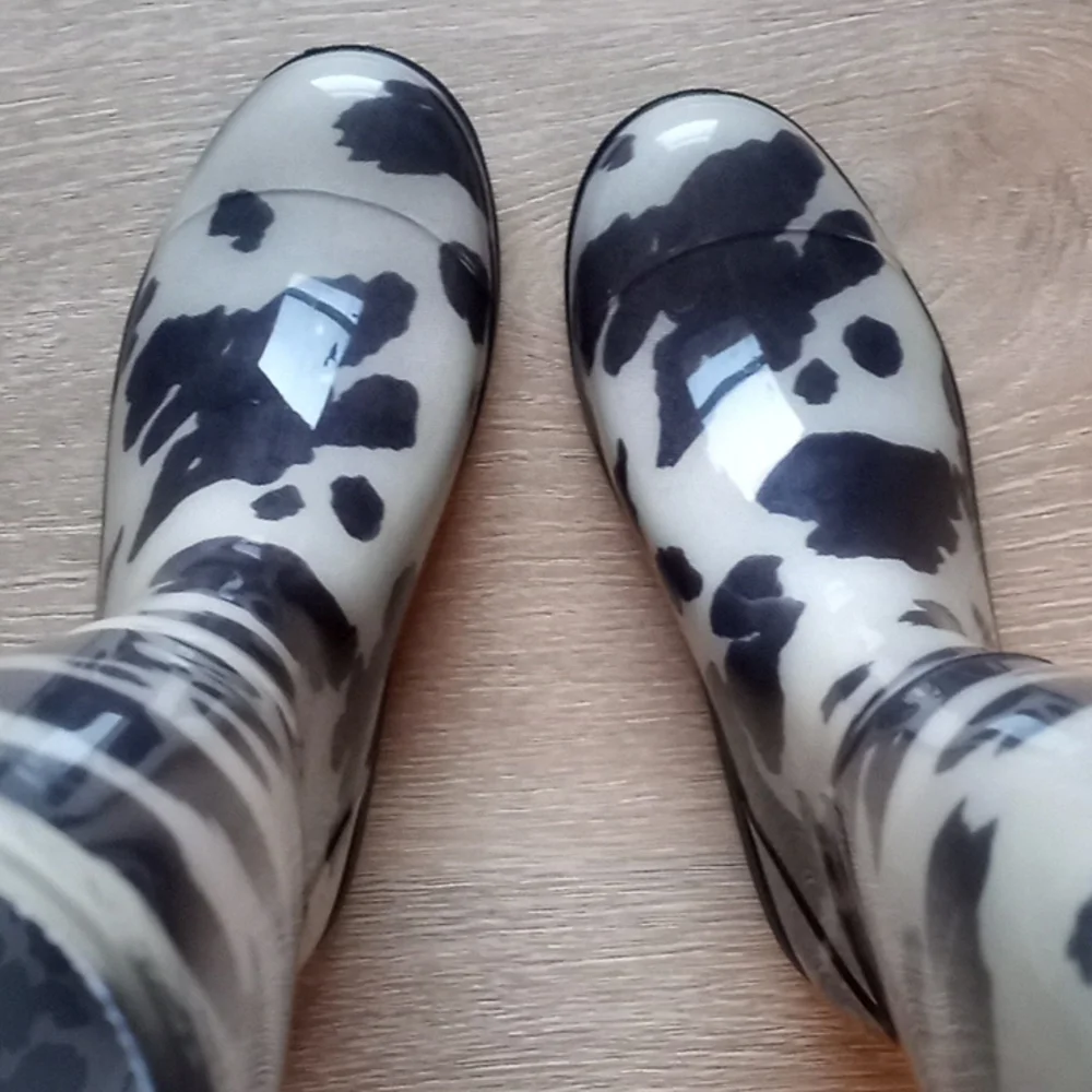 Women's Chinook Tall Rain Boots Cow Print Chunky Heel - Picture 2 of 13
